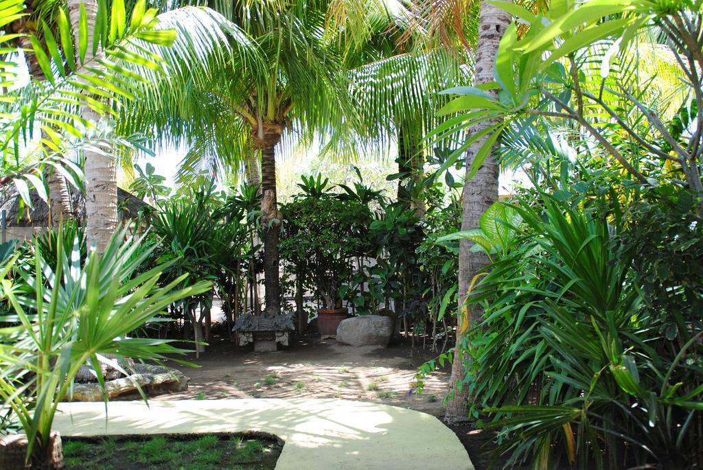 Kubu Sari Guest House ペムテラン 部屋 写真